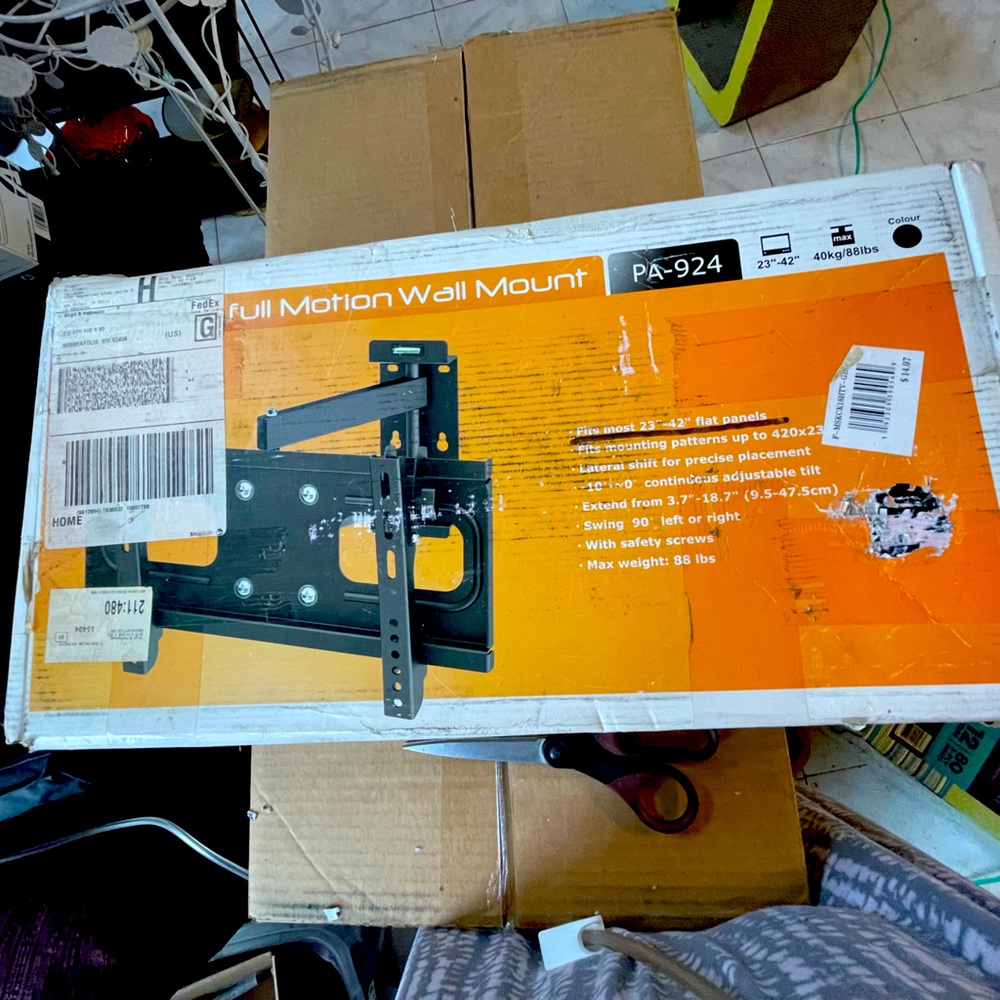 TV wall hanger